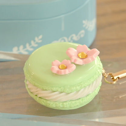 ミントグリーンマカロンキーホルダー(桜バージョン）