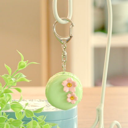 ミントグリーンマカロンキーホルダー(桜バージョン）